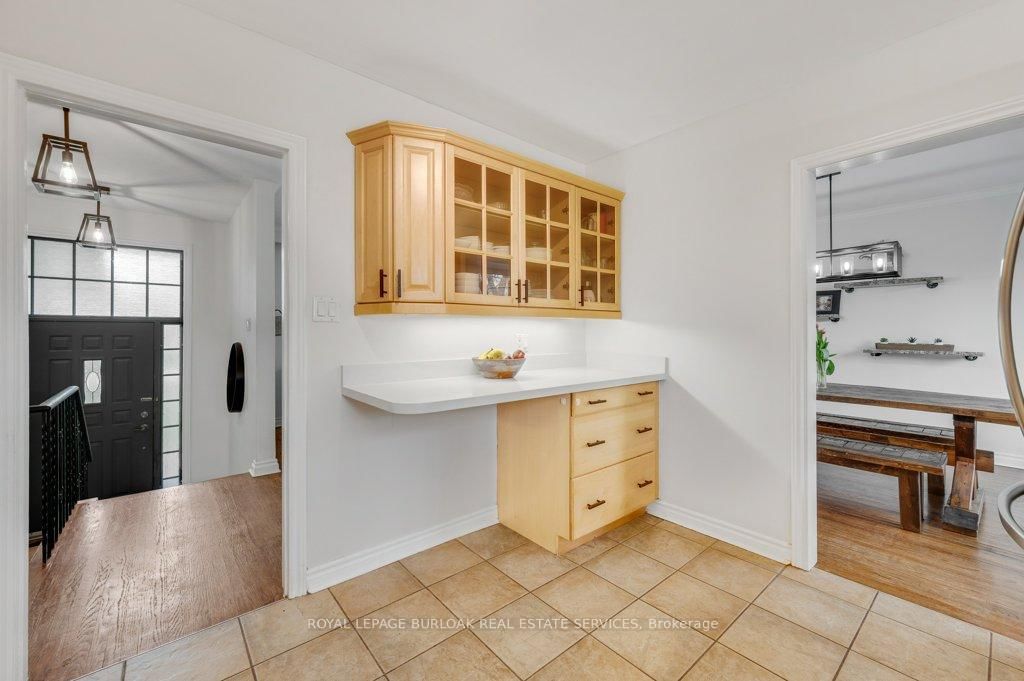 Detached House for sale at 602 Stephens Crescent, Oakville, Ontario, L6K 1Y3 - West - MLS: W13024512