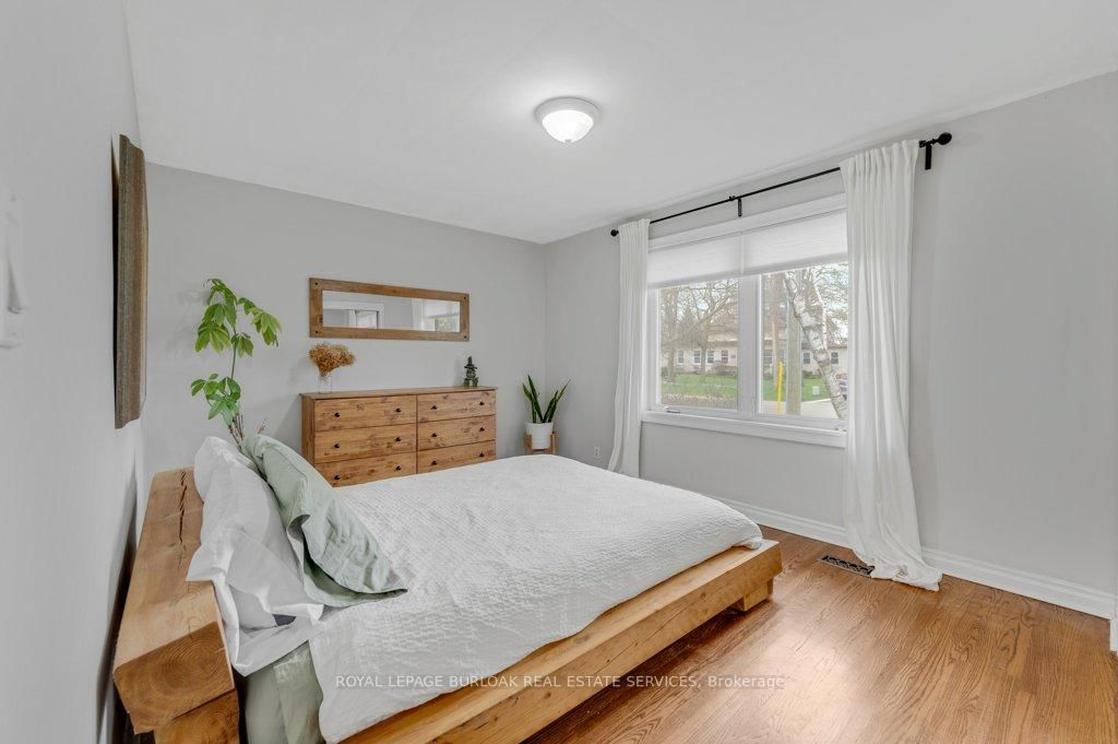 Detached House for sale at 602 Stephens Crescent, Oakville, Ontario, L6K 1Y3 - West - MLS: W13024512