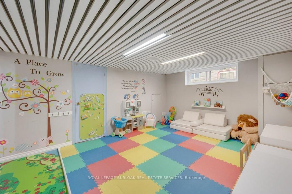 Detached House for sale at 602 Stephens Crescent, Oakville, Ontario, L6K 1Y3 - West - MLS: W13024512