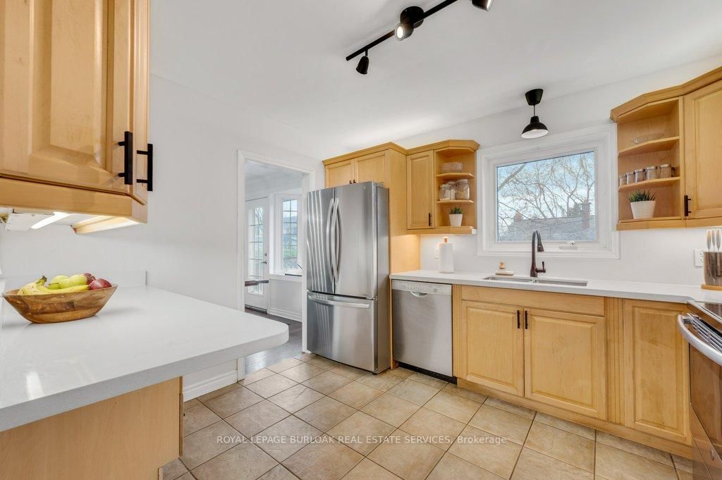 Detached House for sale at 602 Stephens Crescent, Oakville, Ontario, L6K 1Y3 - West - MLS: W13024512