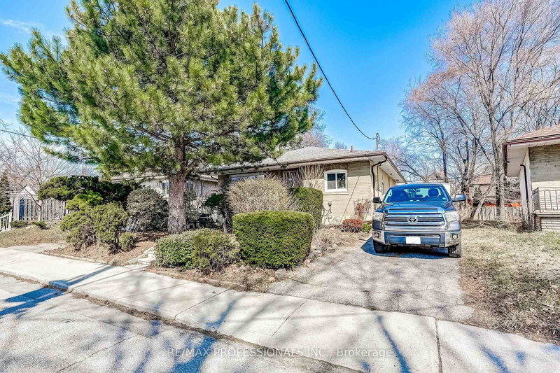 BSMT - 9 Cashman Cres, Toronto, M6N 4M6 | Image 3