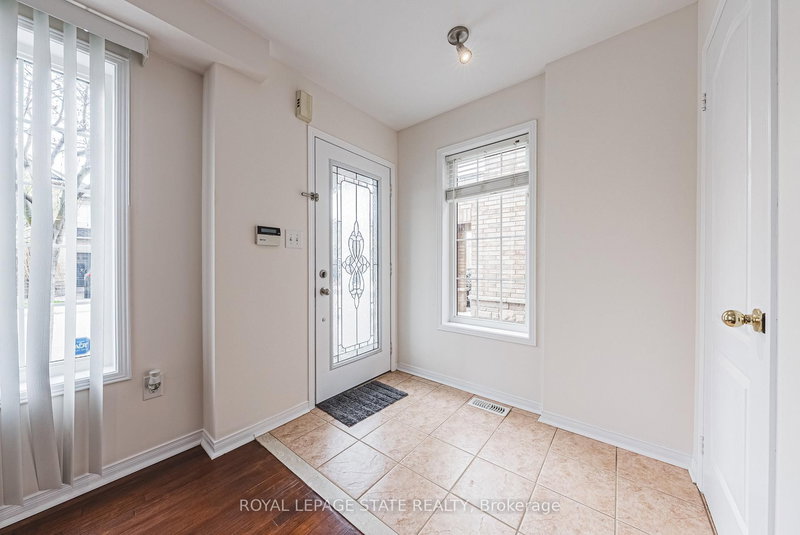 2412 Curtis Rd, Burlington, L7L 7M3 | Image 2