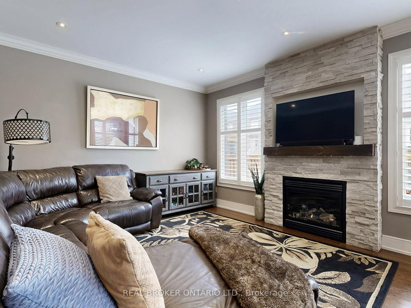 65 Paisley Green Ave, Caledon, L7C 3S1 | Image 2