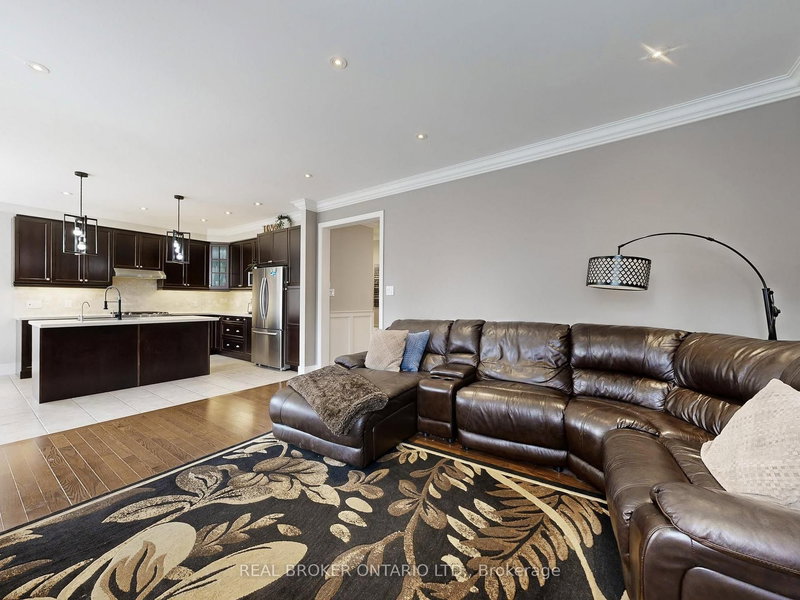 65 Paisley Green Ave, Caledon, L7C 3S1 | Image 3