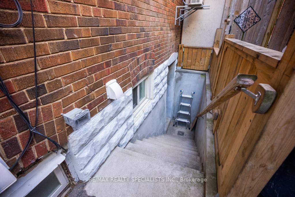 8 Primrose Avenue - Photo 37