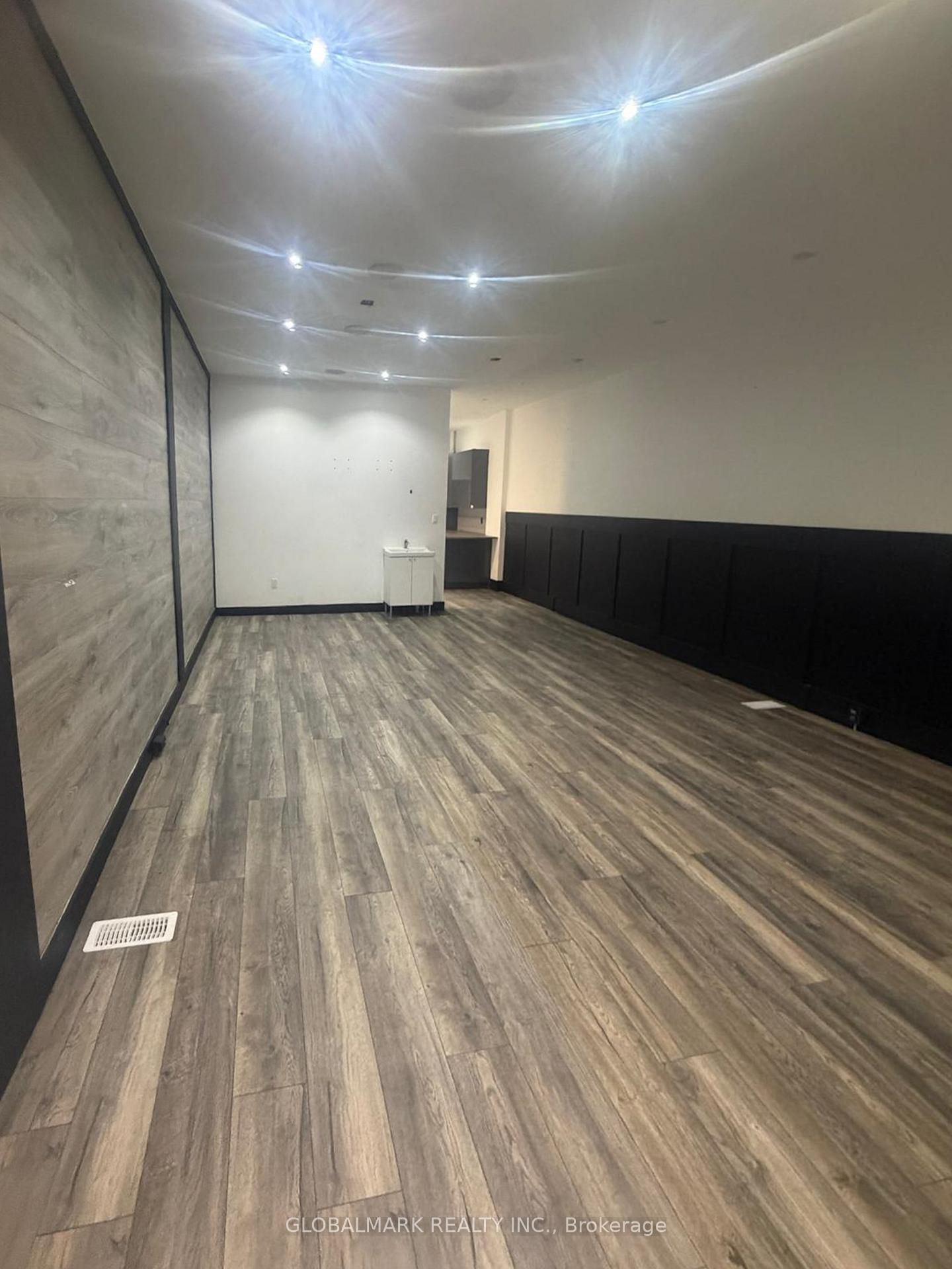 726 Lakeshore Road E - Photo 8