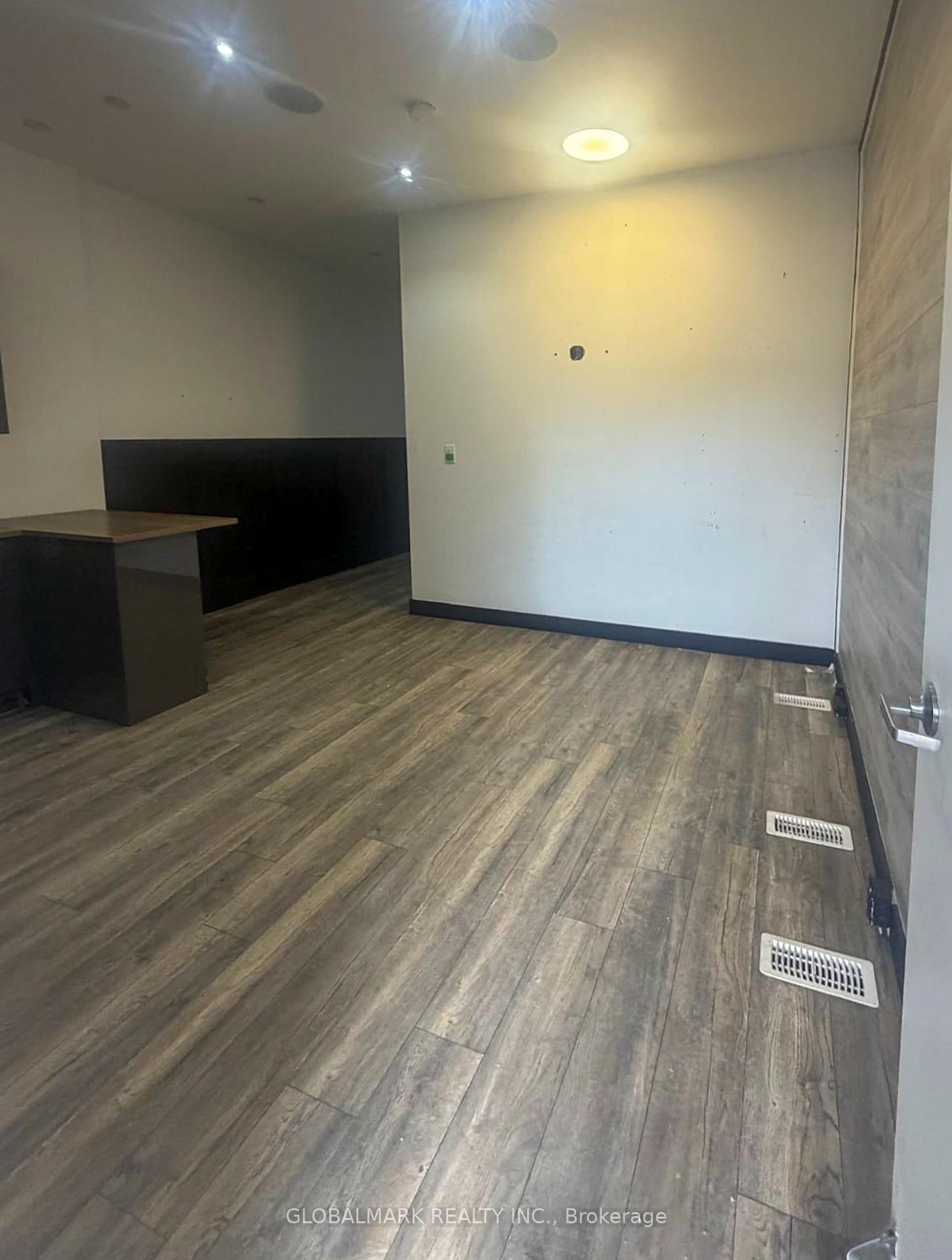 726 Lakeshore Road E - Photo 9