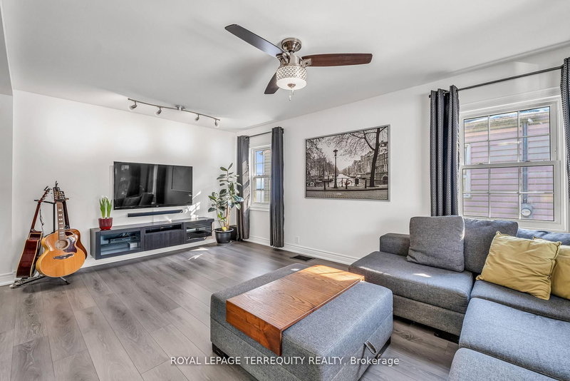 5 Acorn Ave, Toronto, M9B 3P7 | Image 2