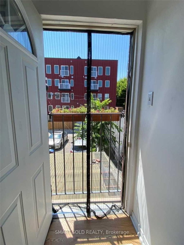 2nd Floor - 690 Gladstone Avenue