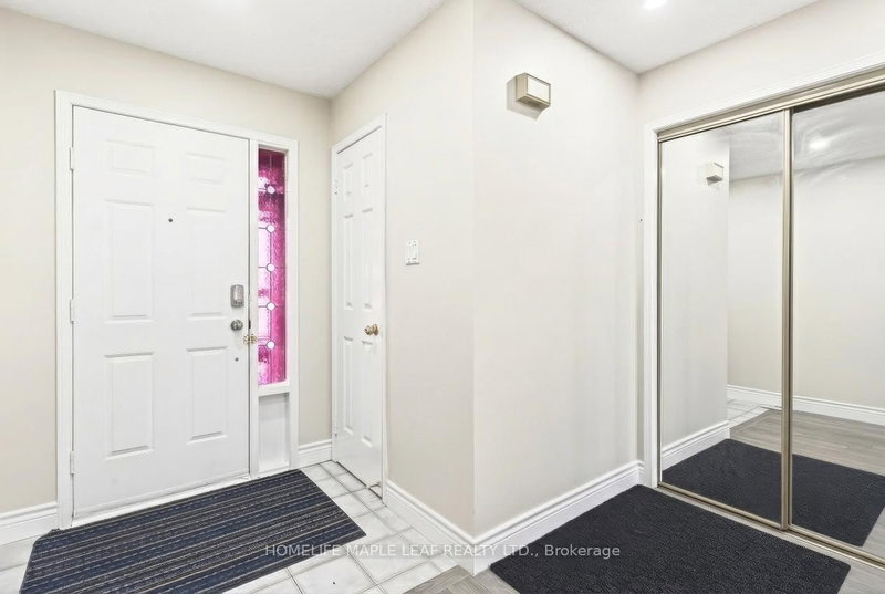 735 Constellation Dr, Mississauga, L5R 2V7 | Image 2