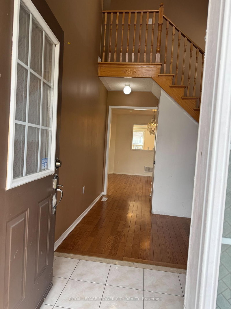 Upper - 58 Brentcliff Dr, Brampton, L7A 2N2 | Image 3