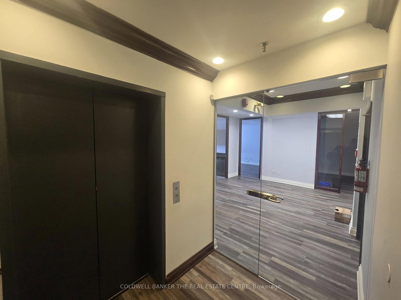 3/300 - 5025 Orbitor Dr, Mississauga, L4W 4Y5 | Image 2