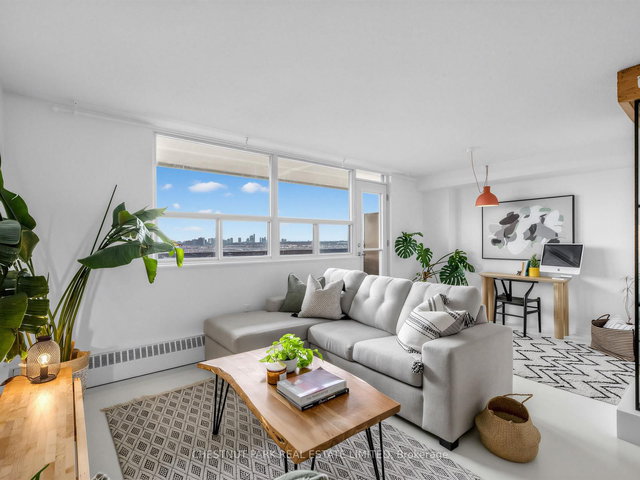 1210 - 541 Blackthorn Avenue