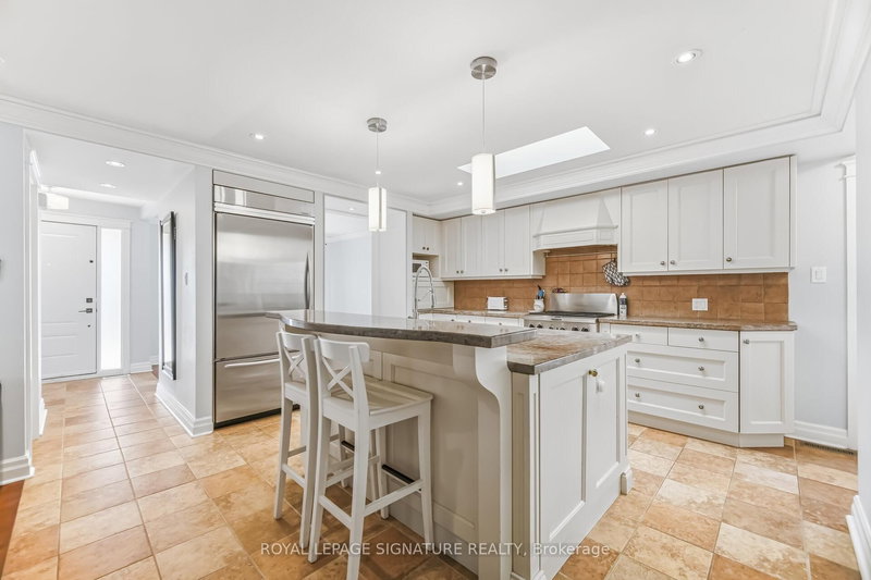 34 Lorraine Cres, Brampton, L6S 2R7 | Image 2