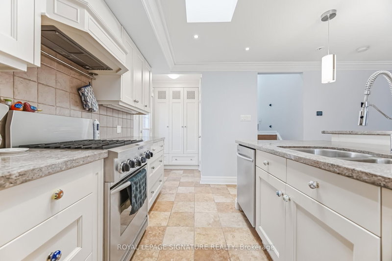 34 Lorraine Cres, Brampton, L6S 2R7 | Image 3