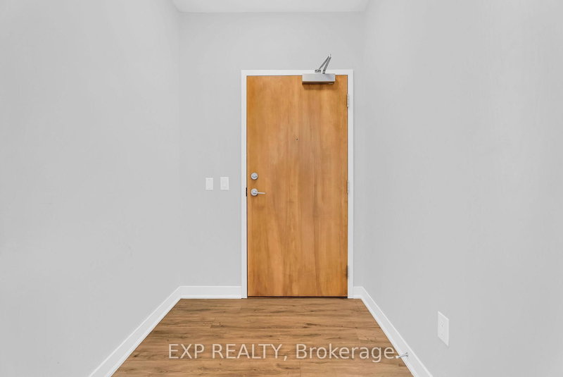 302 - 340 Plains Rd E, Burlington, L7T 0C2 | Image 3