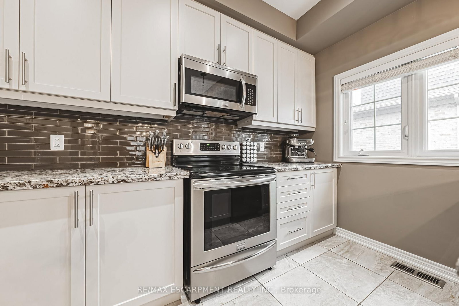 2220 Queensway Drive, Unit 4 - Photo 10