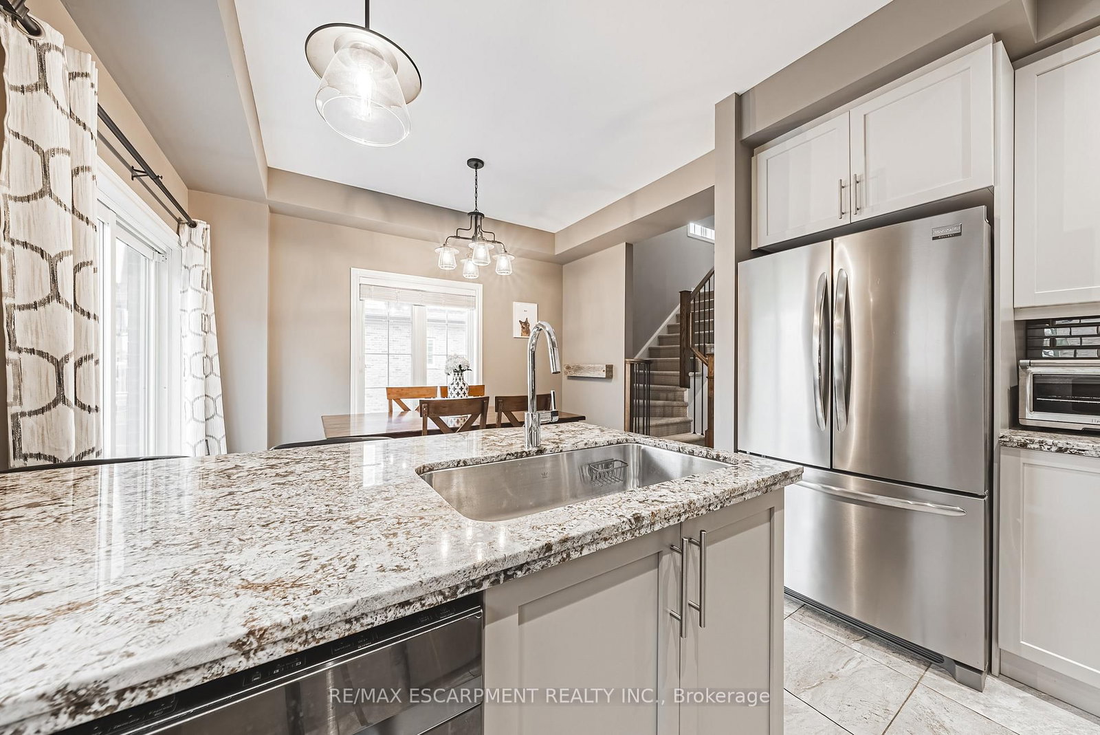 2220 Queensway Drive, Unit 4 - Photo 11