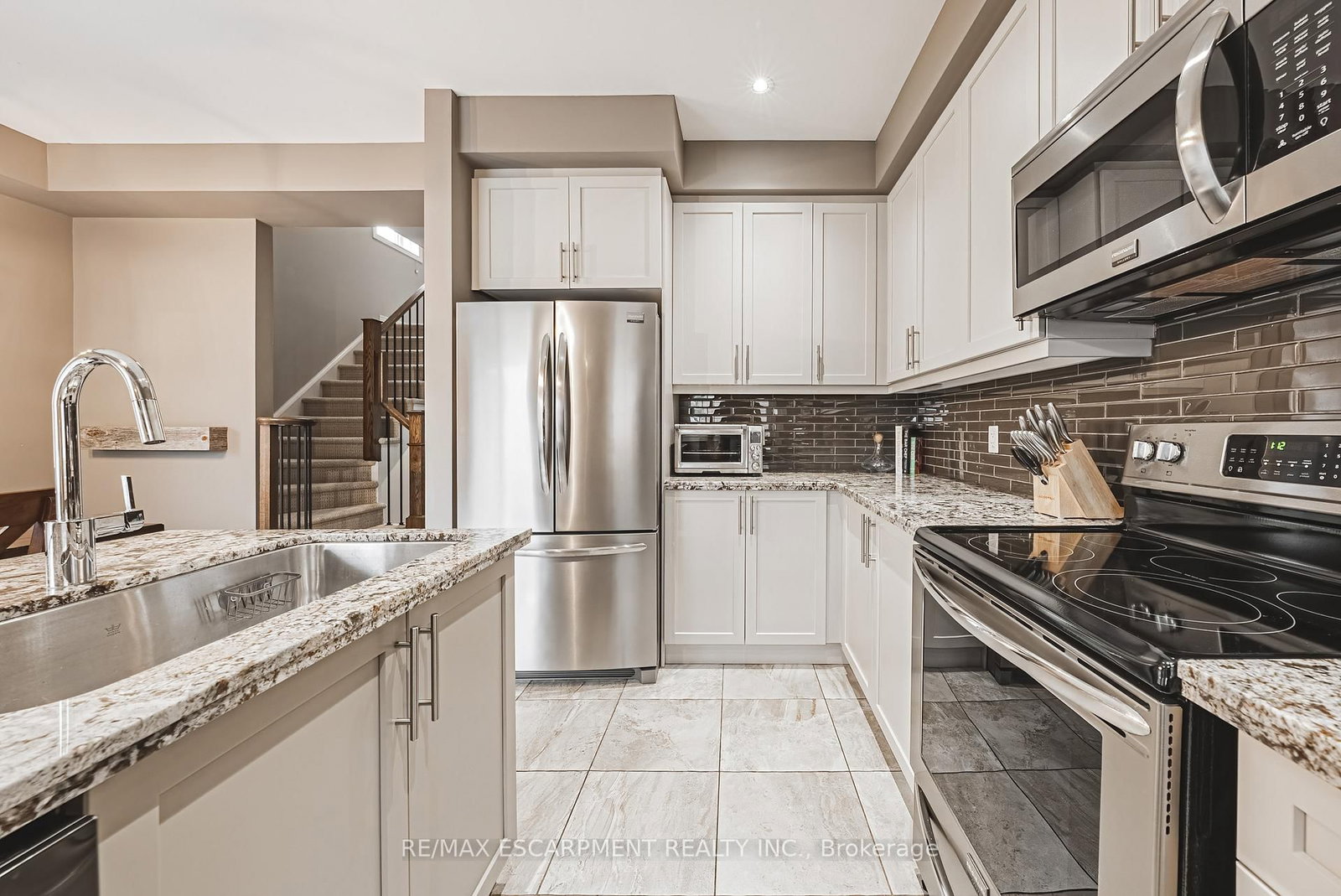 2220 Queensway Drive, Unit 4 - Photo 12