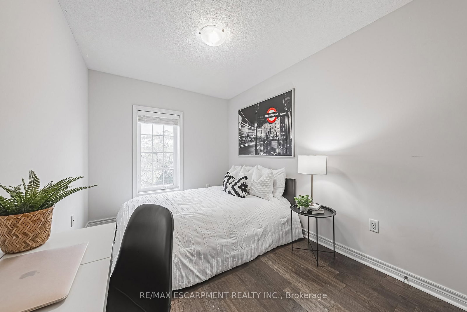 2220 Queensway Drive, Unit 4 - Photo 18