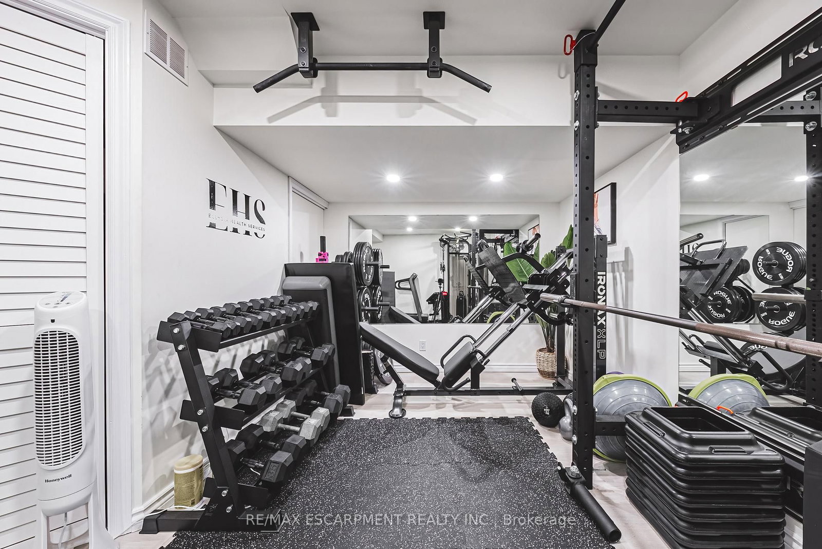 2220 Queensway Drive, Unit 4 - Photo 22