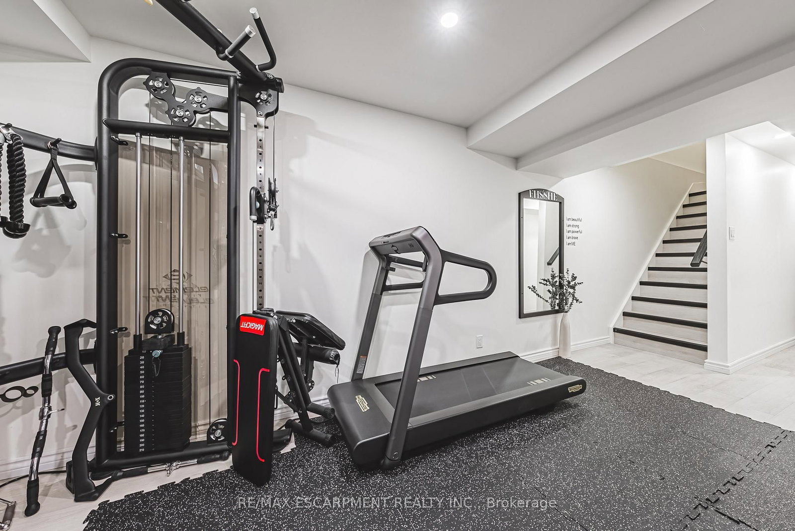 2220 Queensway Drive, Unit 4 - Photo 23