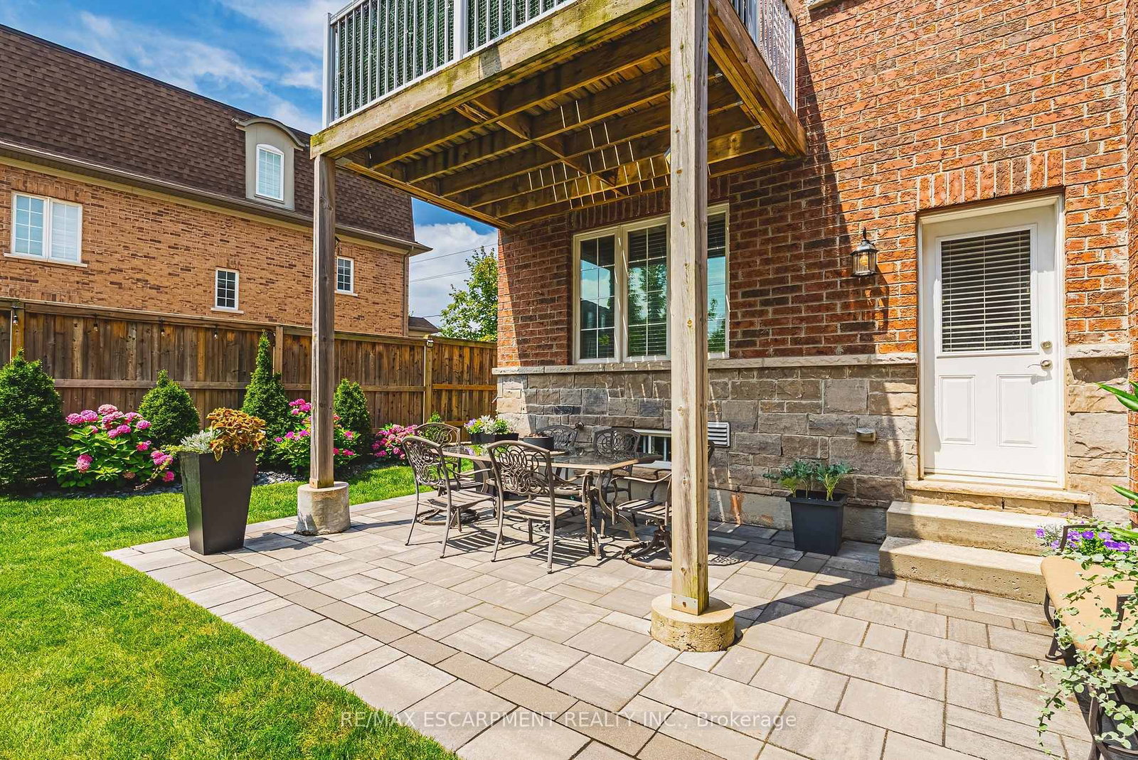 2220 Queensway Drive, Unit 4 - Photo 27