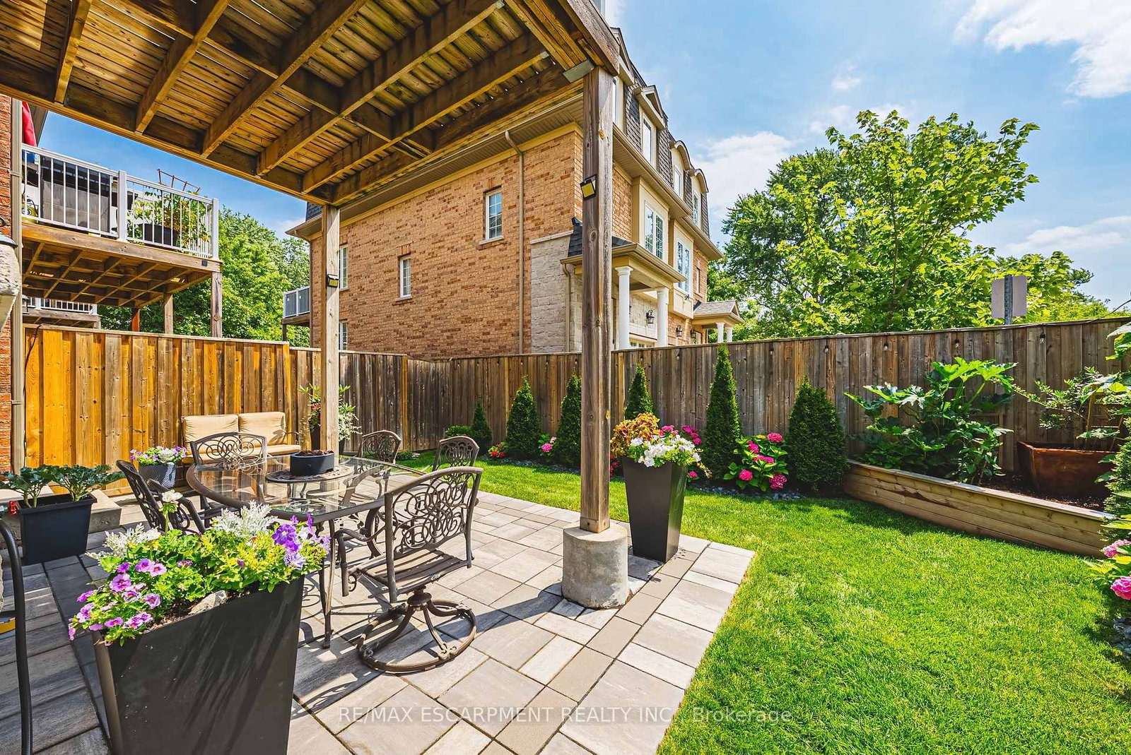 2220 Queensway Drive, Unit 4 - Photo 28