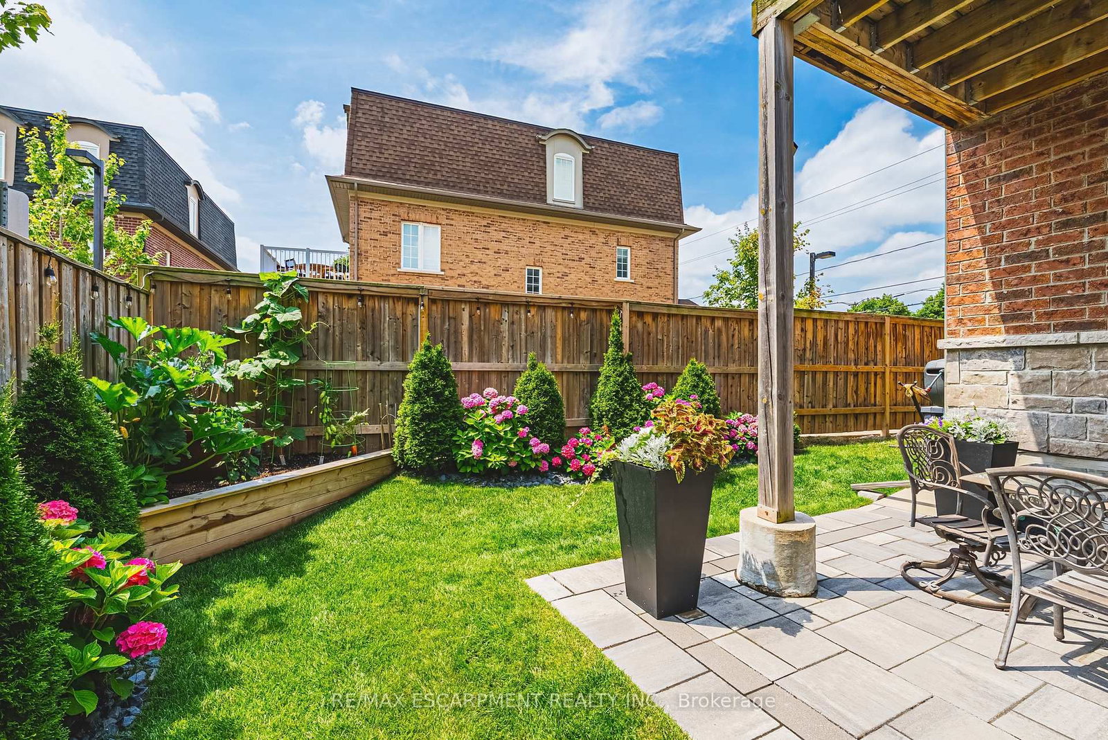 2220 Queensway Drive, Unit 4 - Photo 29