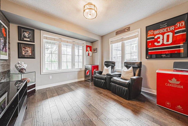 4 - 2220 Queensway Dr, Burlington, L7R 0E7 | Image 3