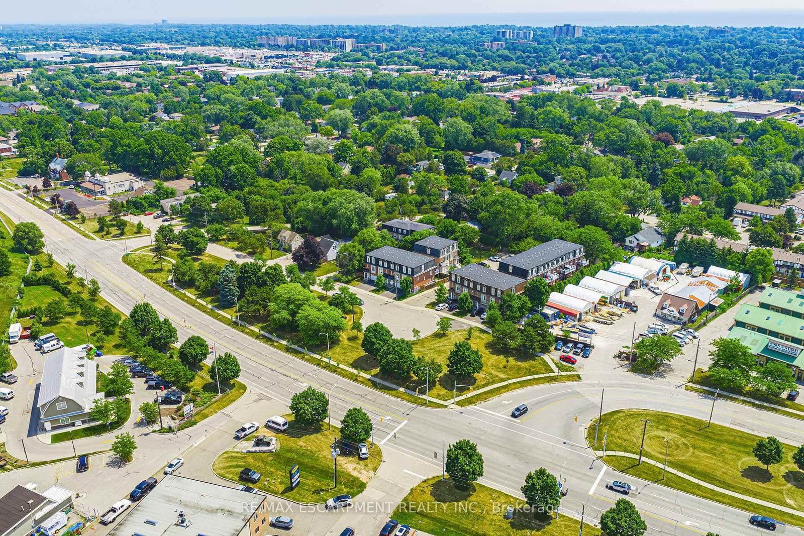 2220 Queensway Drive, Unit 4 - Photo 32