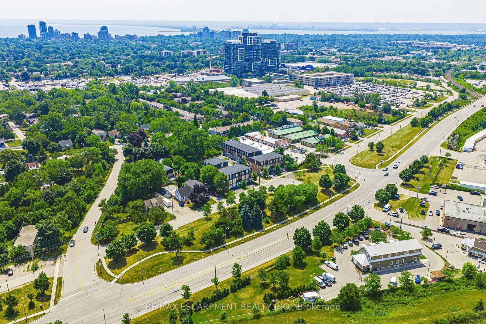 2220 Queensway Drive, Unit 4 - Photo 33