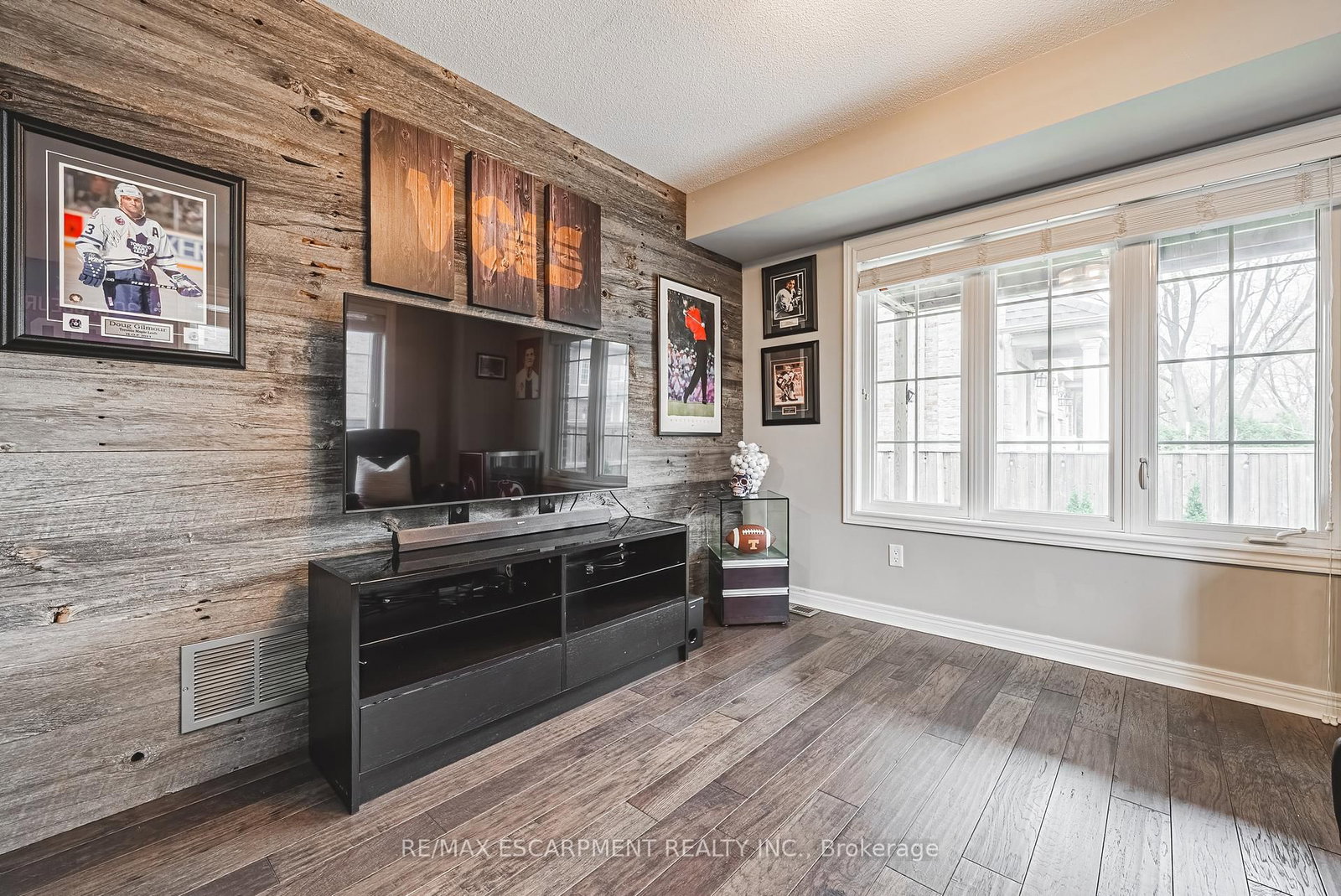 2220 Queensway Drive, Unit 4 - Photo 4