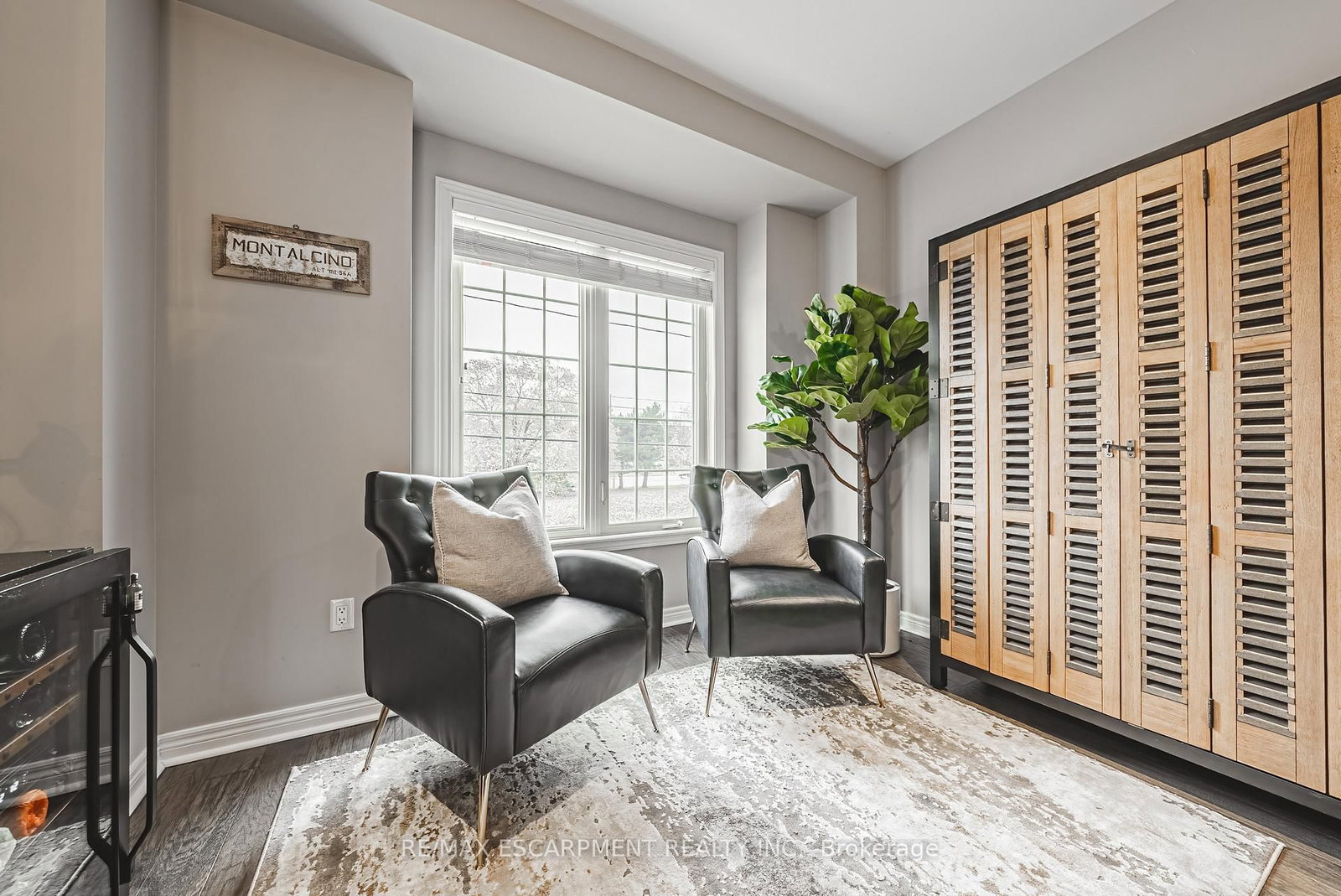 2220 Queensway Drive, Unit 4 - Photo 7