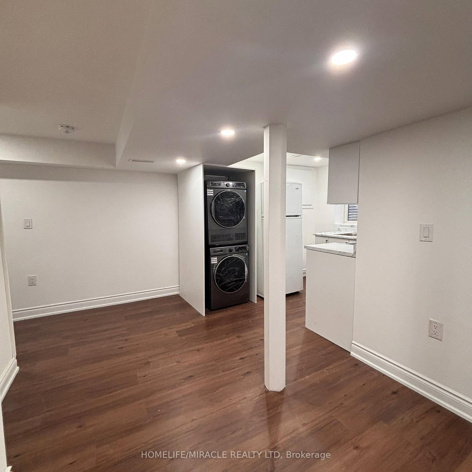 12 Holmstead Court, Unit Bsmt - Photo 11