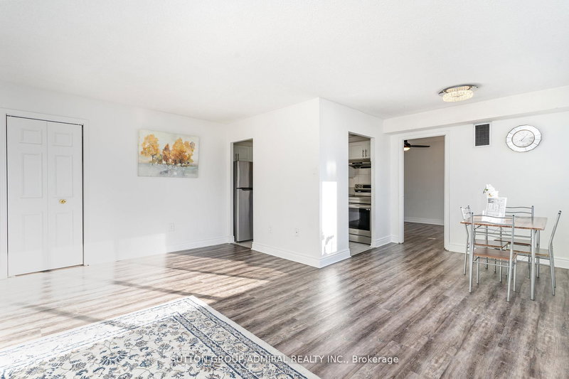 1611 - 3590 Kaneff Cres, Mississauga, L5A 3X3 | Image 2