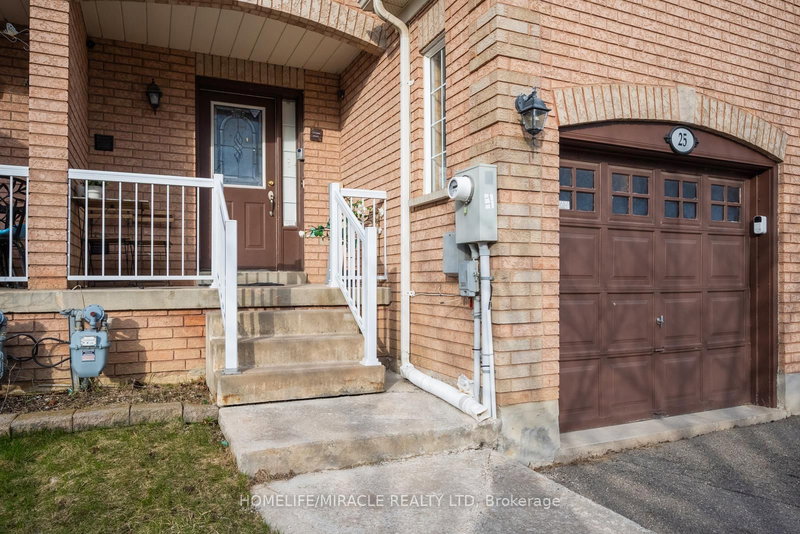 25 Tinsmith St, Brampton, L7A 1N1 | Image 2