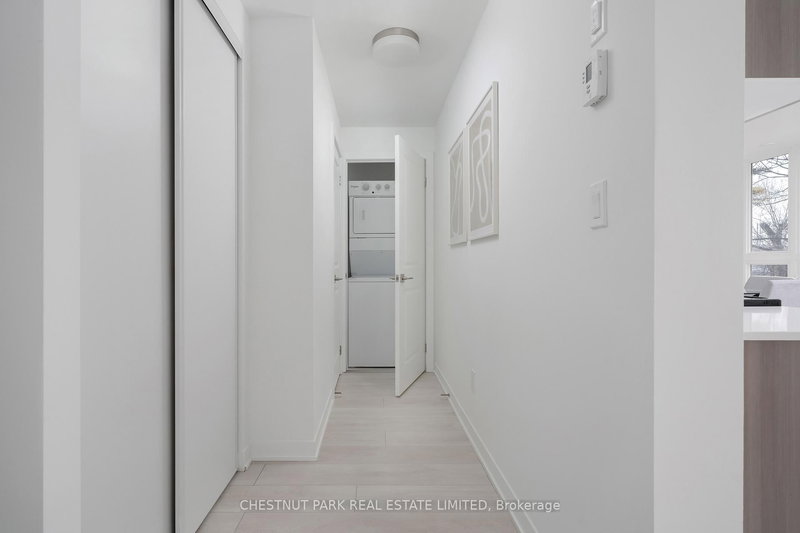 4 - 4025 Hickory Dr, Mississauga, L4W 1L1 | Image 2