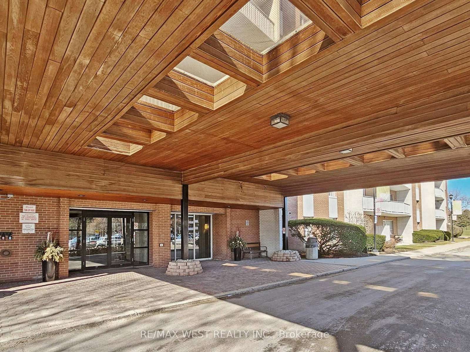 1660 Bloor Street, Unit 310 - Photo 2