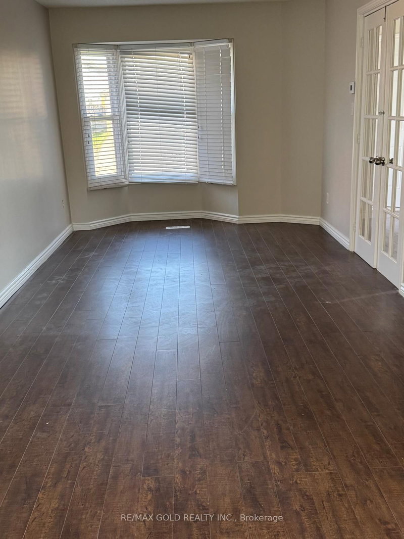 5 Ravenswood Dr, Brampton, L6Y 3Y5 | Image 2