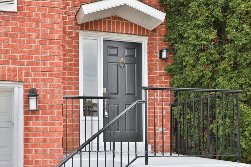 3219 Twin Oaks Cres, Burlington, L7M 3A1 | Image 2