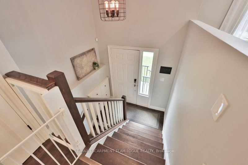 3219 Twin Oaks Cres, Burlington, L7M 3A1 | Image 3