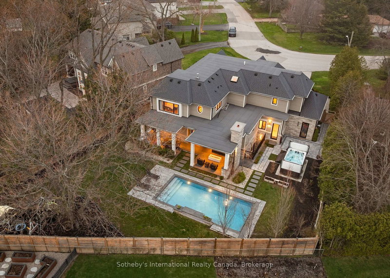 382 SANDHURST Dr, Oakville, L6L 3L3 | Image 2