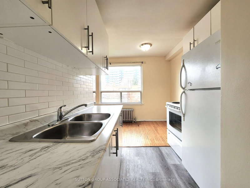 301 - 3 Greenbrook Dr, Toronto, M6M 2J8 | Image 3