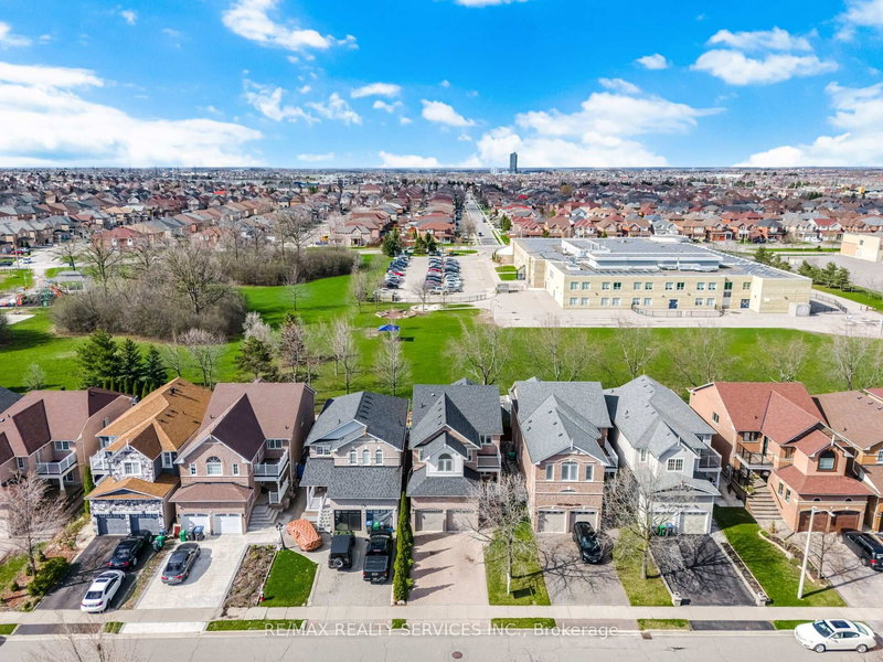 252 Vintage Gate, Brampton, L6X 5B7 | Image 2