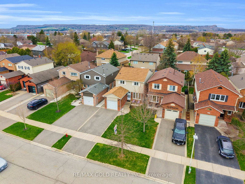 522 Roseheath Dr, Milton, L9T 4V6 | Image 3