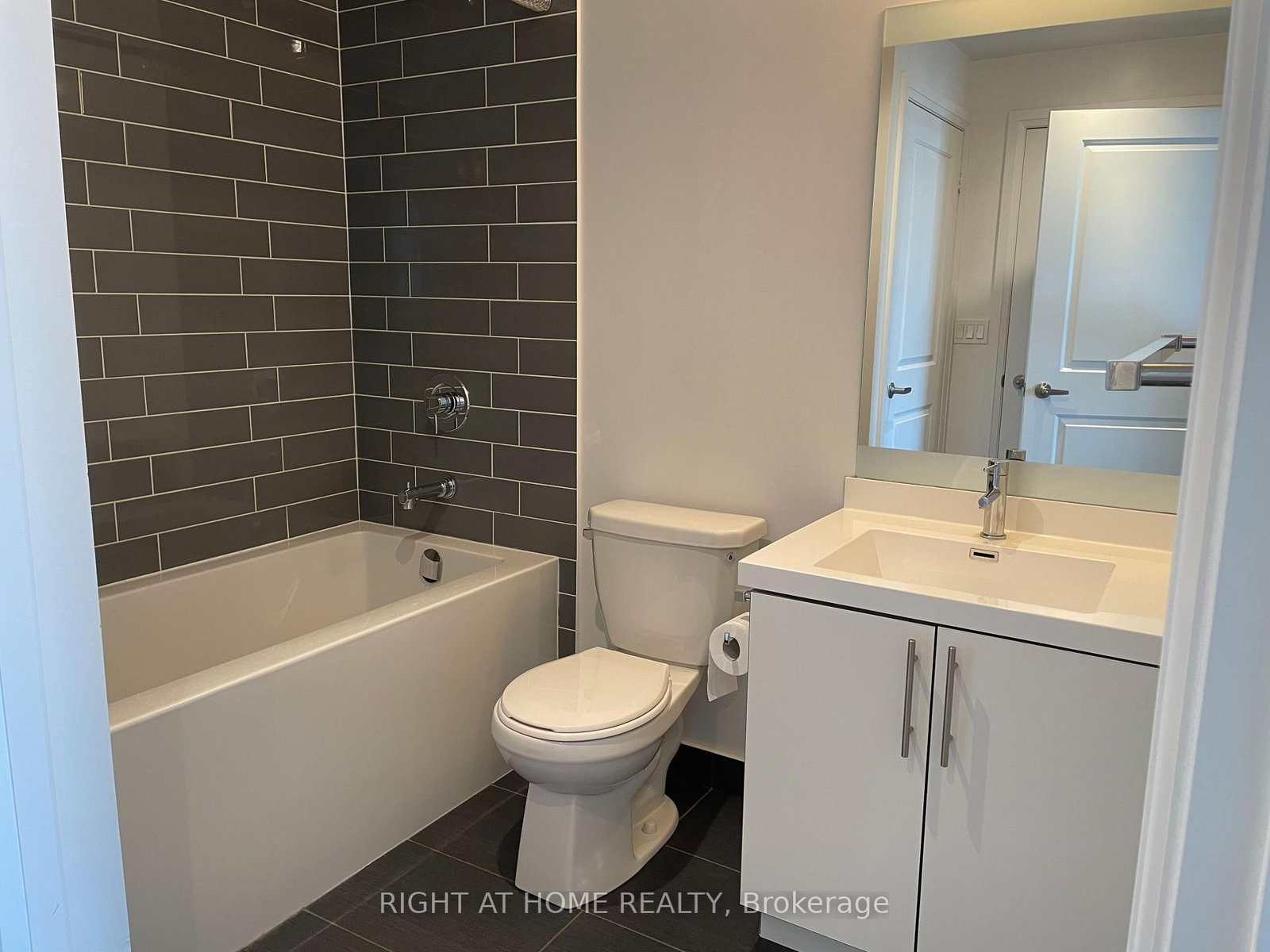 55 Speers Road, Unit 410 - Photo 14