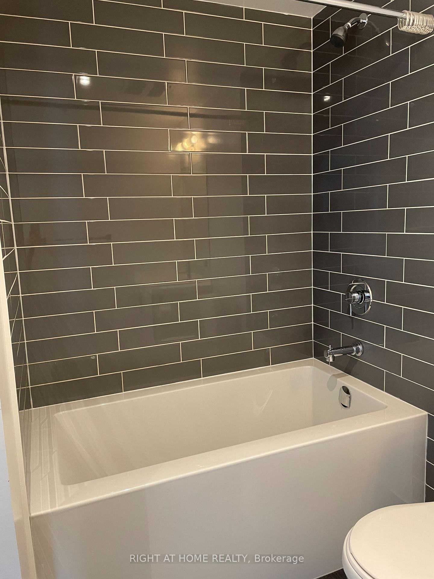 55 Speers Road, Unit 410 - Photo 15