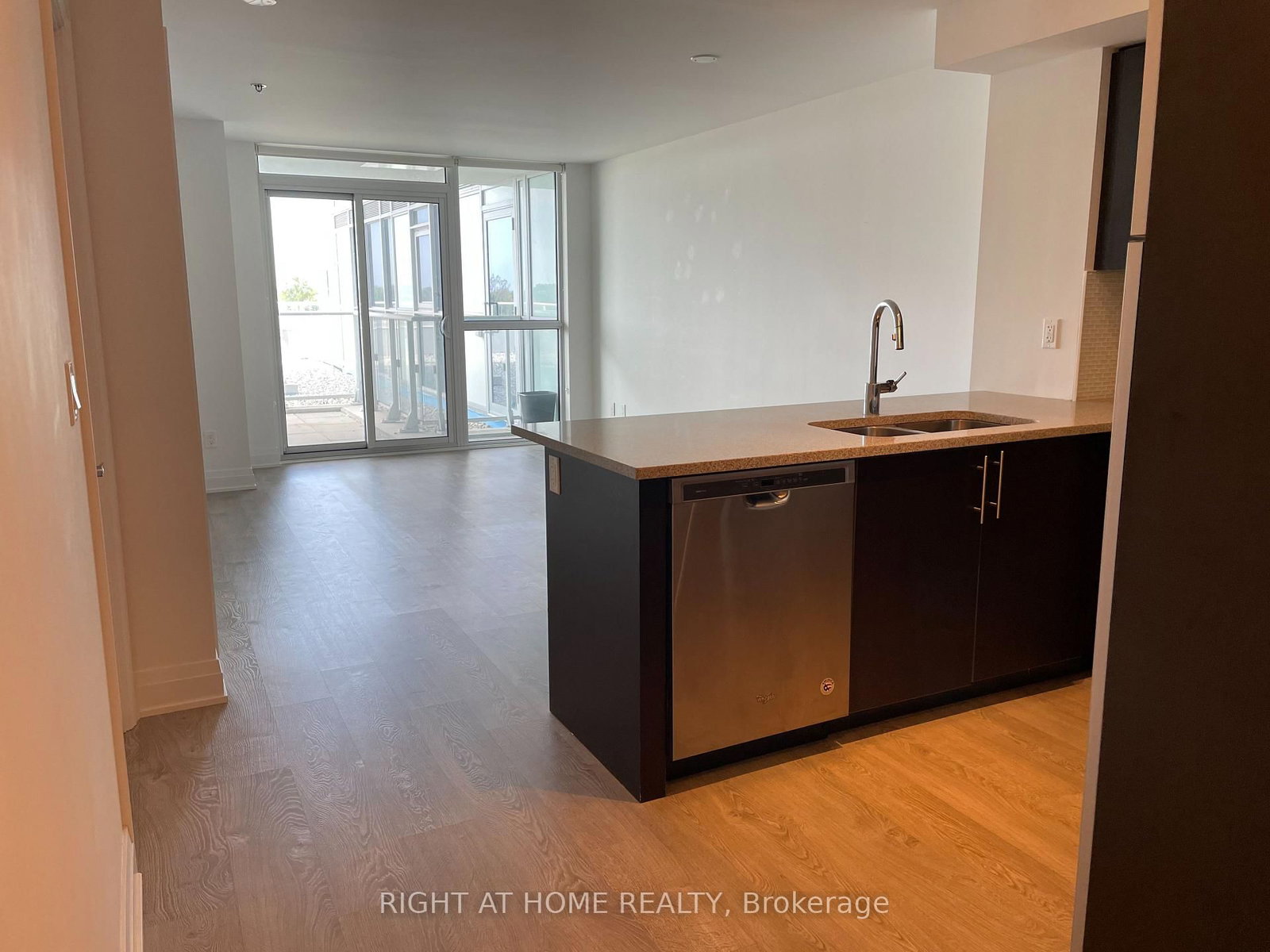 55 Speers Road, Unit 410 - Photo 5