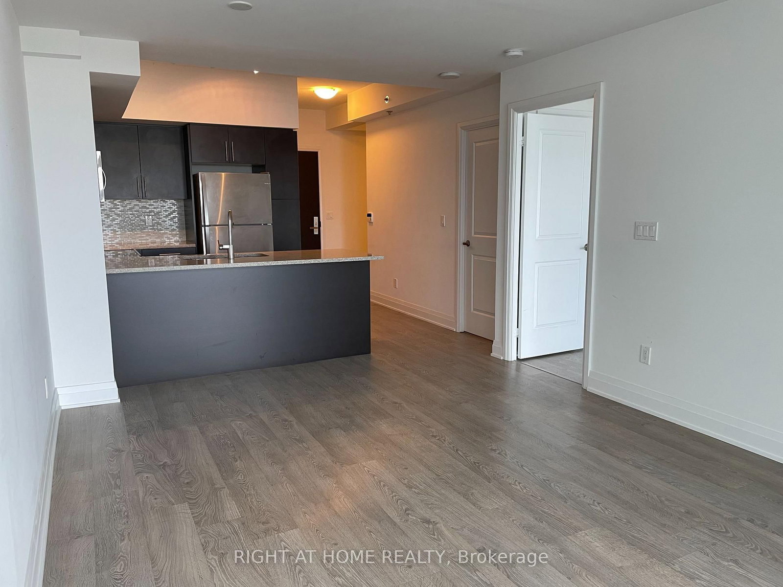 55 Speers Road, Unit 410 - Photo 6